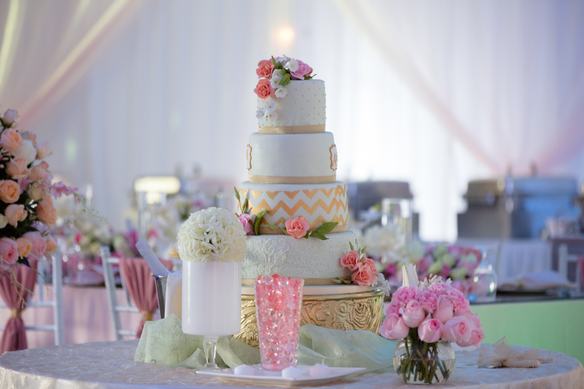 Beautiful wedding cake setup at Windsor Golf Hotel & Country Club,Kigwa Lane, Ridgeways, Off Kiambu Road, Nairobi