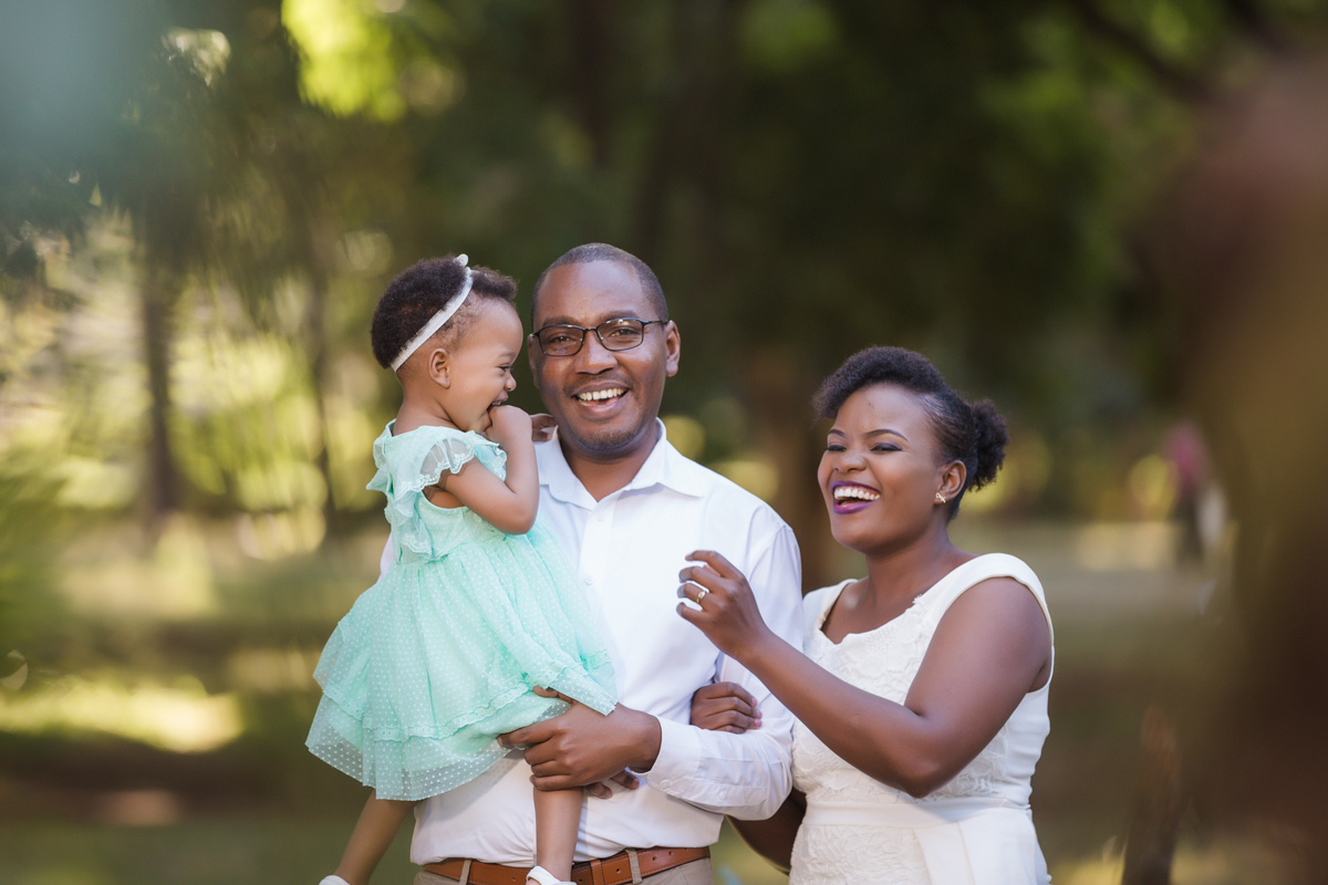 Kenyan Family Portraits Photographer :: Outdoors On-locations Top