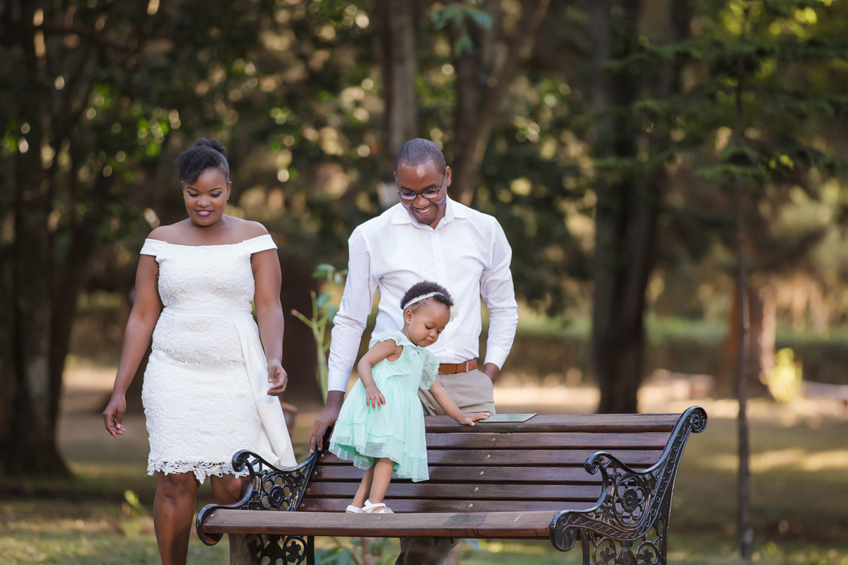 Kenyan Family Portraits Photographer :: Outdoors On-locations Top