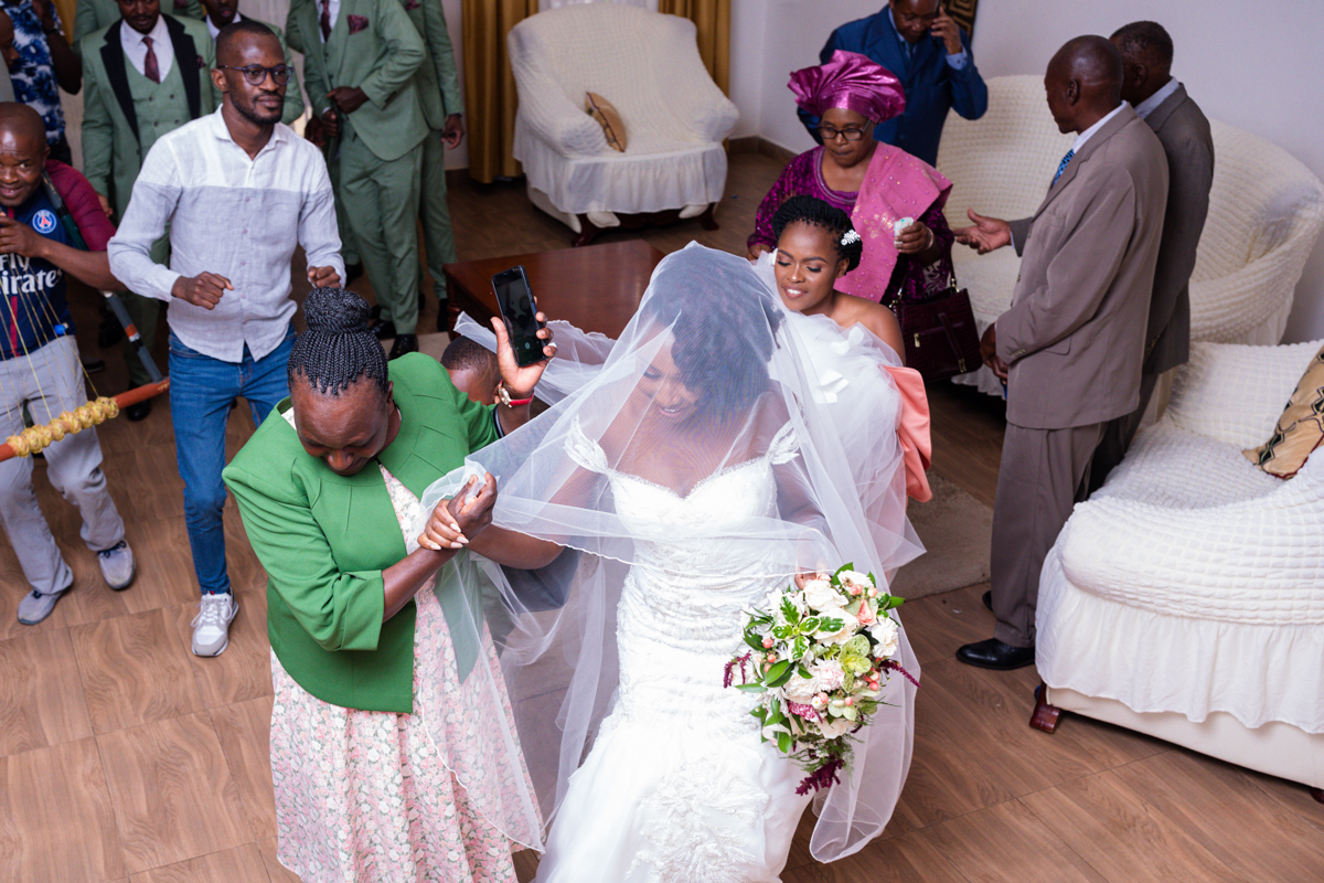 Kenyan Wedding Morning Bridal Party Preparations By Antony Trivet Luxury Lifestyle Weddings