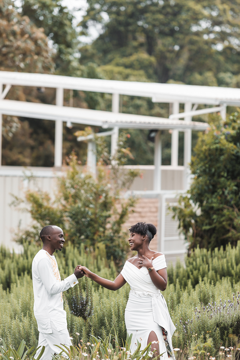 Naishola Gardens Couple Engagement :: Naiposha Gardens Picnic