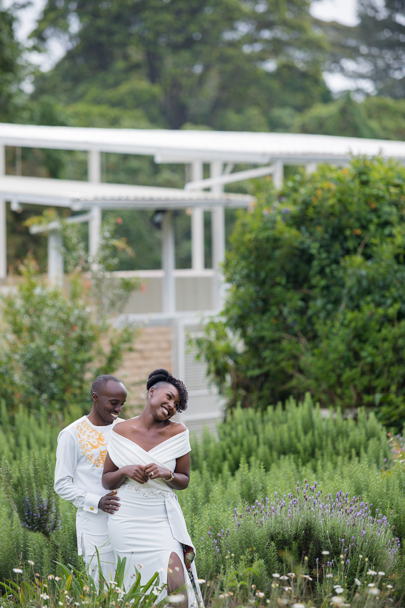 Naishola Gardens Couple Engagement :: Naiposha Gardens Picnic