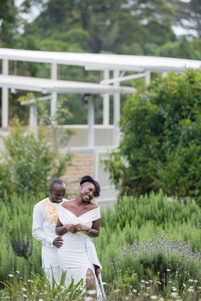 Naishola Gardens Couple Engagement :: Naiposha Gardens Picnic