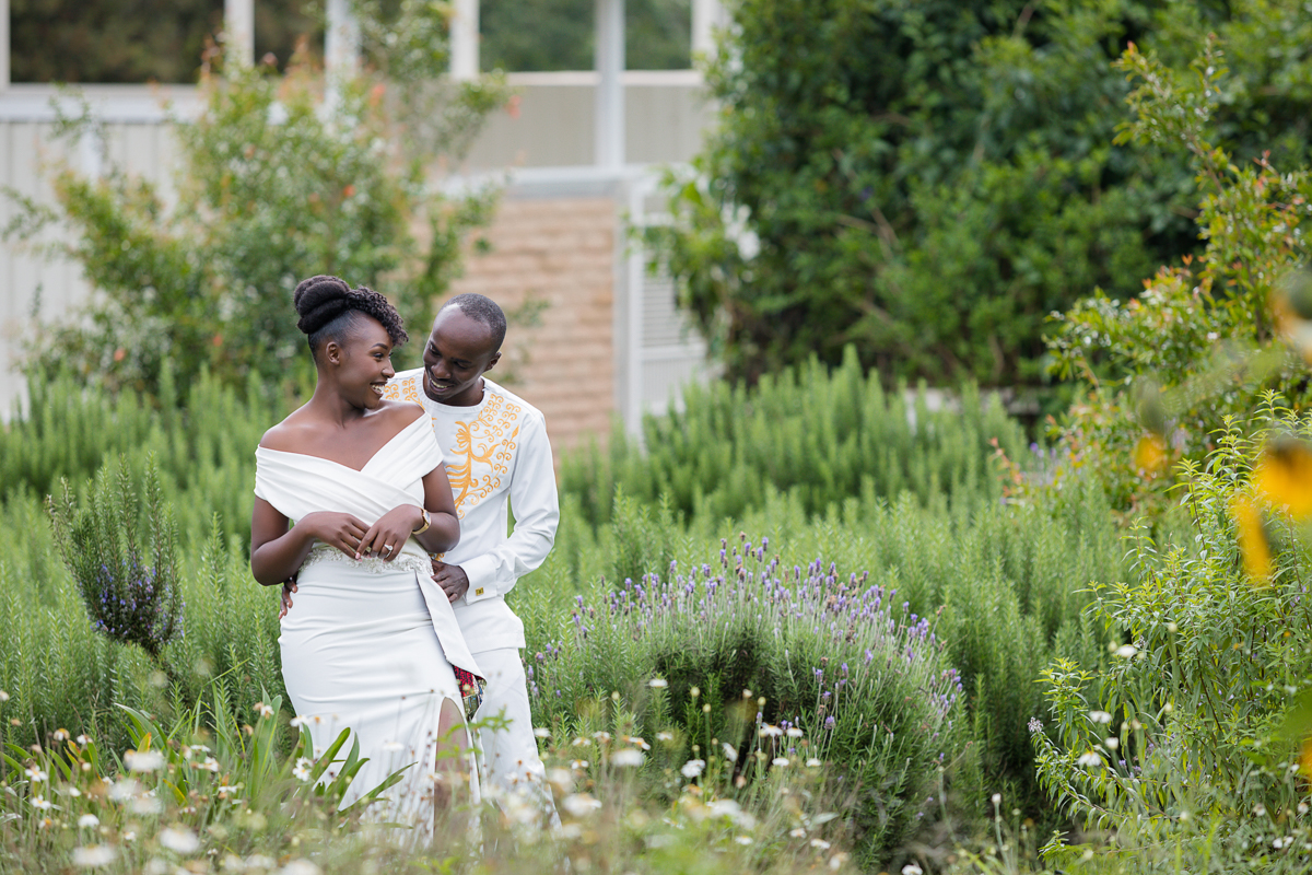 Naishola Gardens Couple Engagement :: Naiposha Gardens Picnic